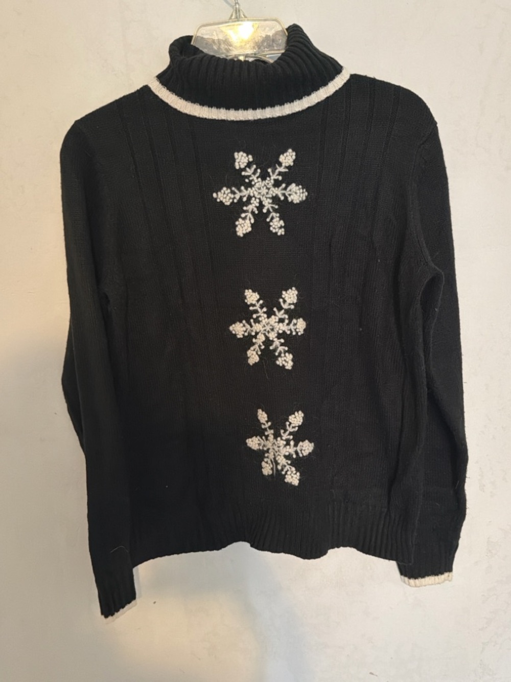 Van Heusen Black Turtleneck Snowflake Sweater Women’s Medium Cozy Winter 🔥